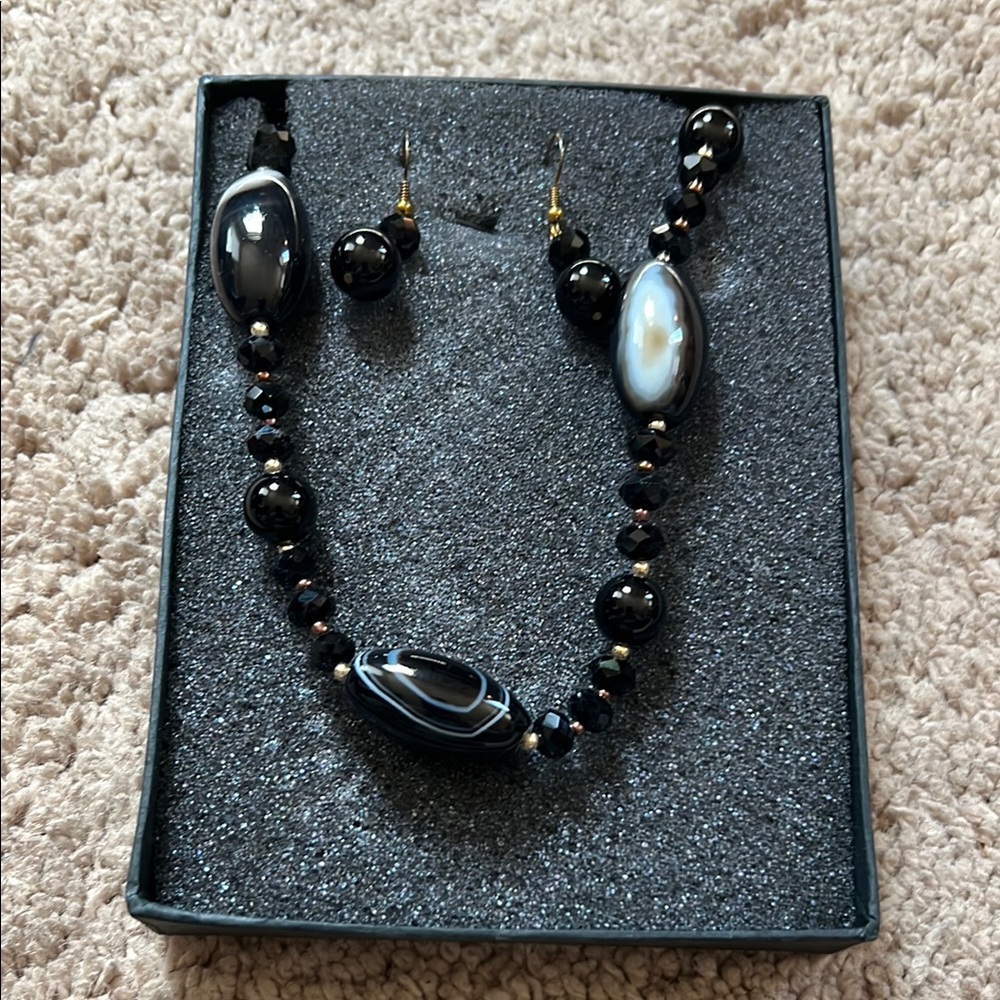Elegant Black and Silver Jewelry Set